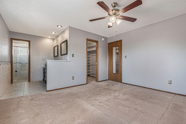 Building Photo - Big*Open*Private*Custom Home in Pinecliff D#20