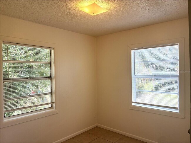 Building Photo - 3605 E 28th Ave