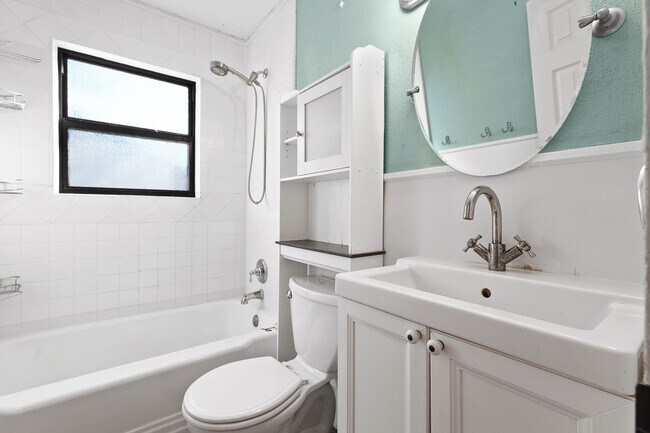 Building Photo - NOW AVAILABE 3 BED 1 BATH NEAR TEXAS TECH AND MEDICAL FIELD