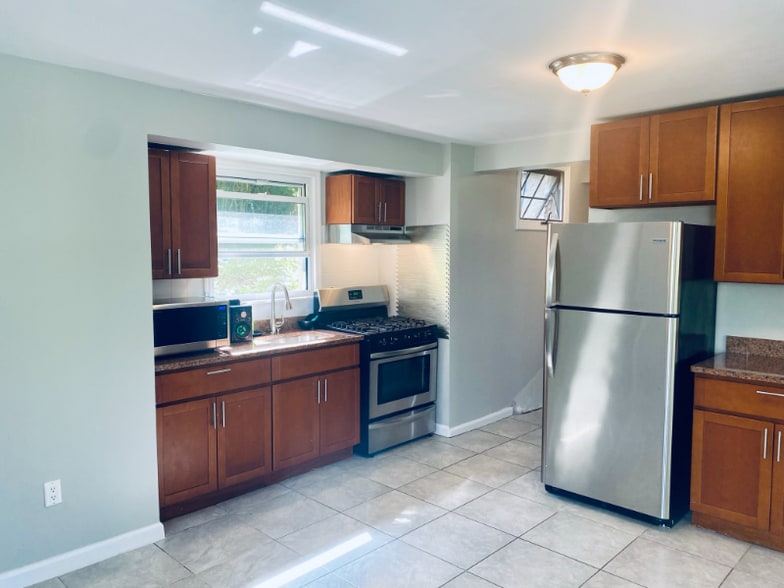 Building Photo - 28 Kenilworth Rd