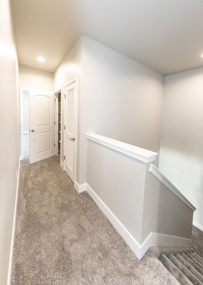 Building Photo - 5389 Sky Top Ln