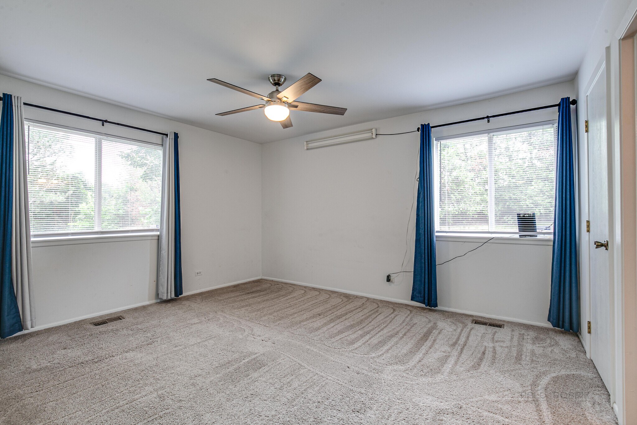 Building Photo - 1075 Auburn Ln