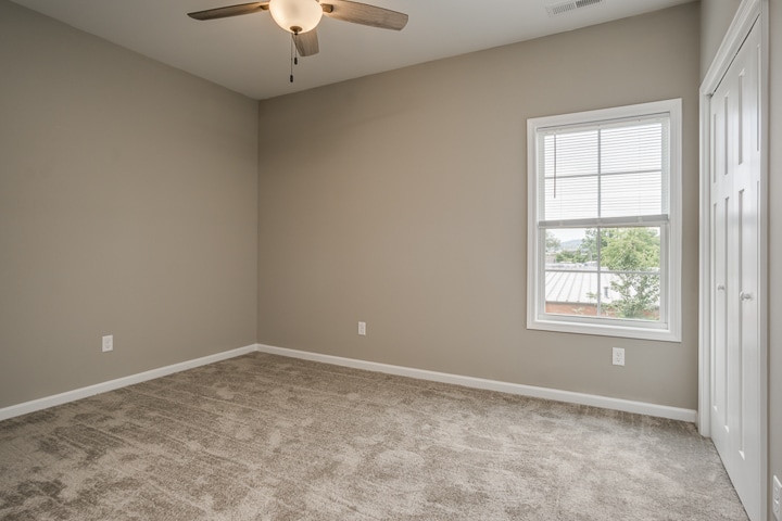 Building Photo - 140 Edgington Dr