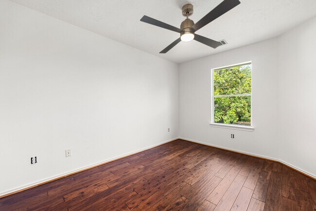 Building Photo - 3022 Glenthorpe Ln