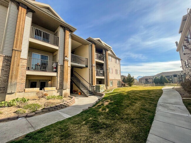 Building Photo - 8212 N Cedar Springs Rd