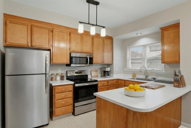 Building Photo - 2330 I St