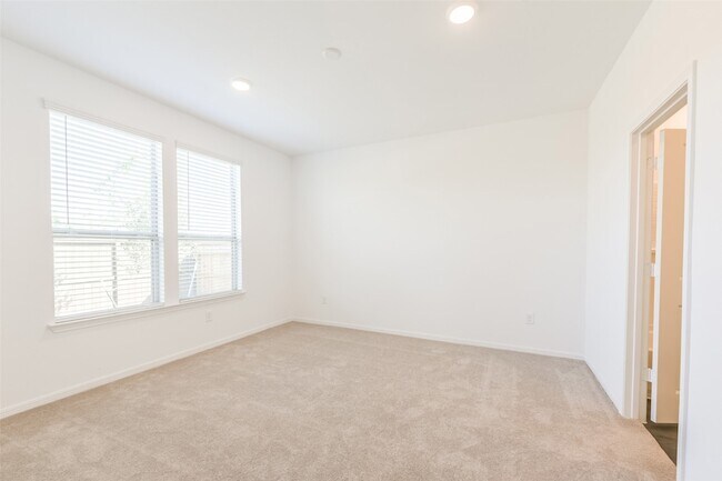 Building Photo - 14483 Cedar Ledge Ln