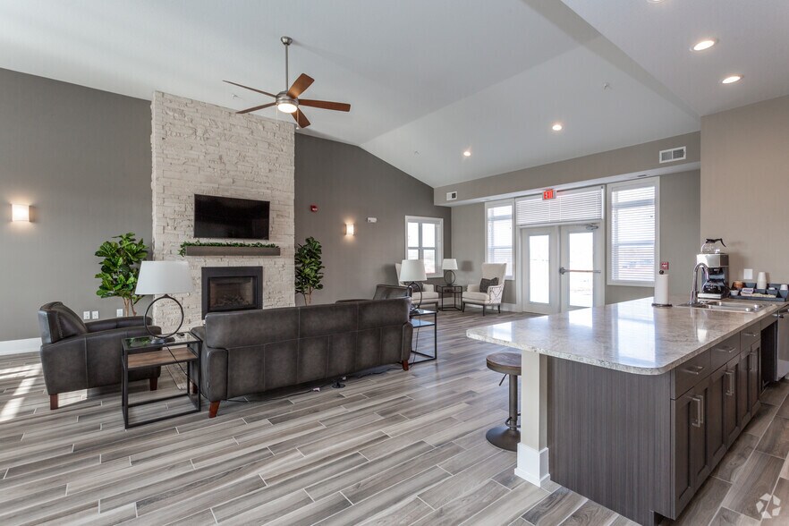 Strathmore Apartment Homes 1260 S Jordan Creek Pky West Des Moines IA