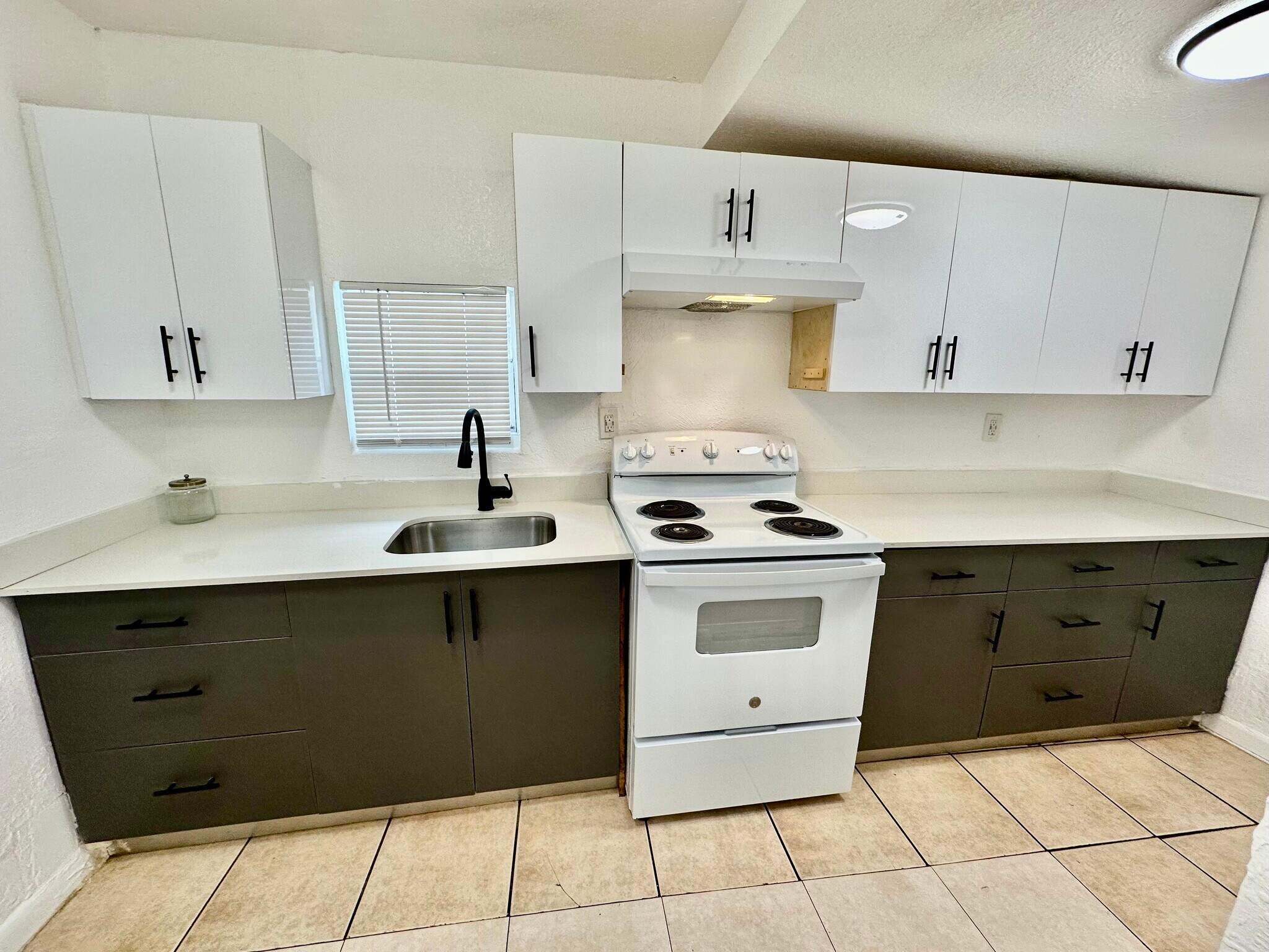 Building Photo - 6136 N Miami Ave