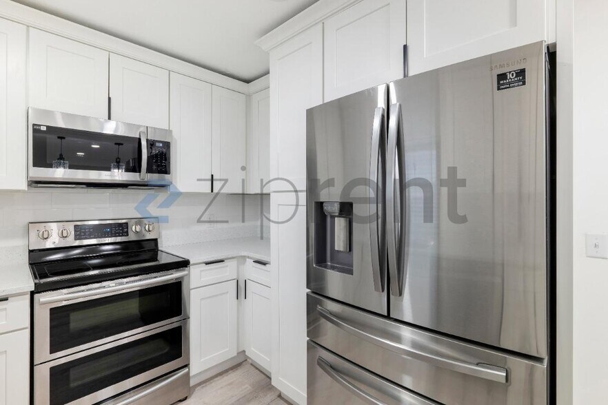 Building Photo - Unit