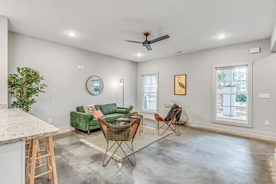 Building Photo - 1022 Sharpe Ave