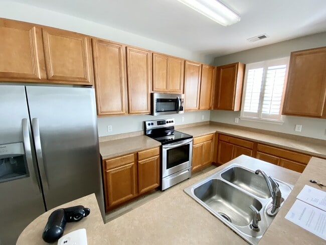 Building Photo - Bluffton Park Townhouse for Rent - Close t...