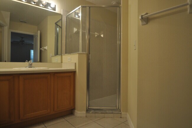 Building Photo - LAKE MARY: 3/2.5 Townhome in Feathers Edge