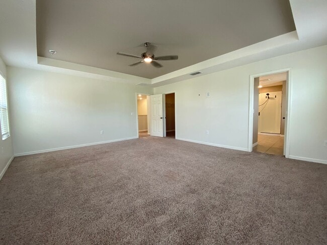 Building Photo - Stunning 5 Bedroom Pool Home in Orchard Hi...