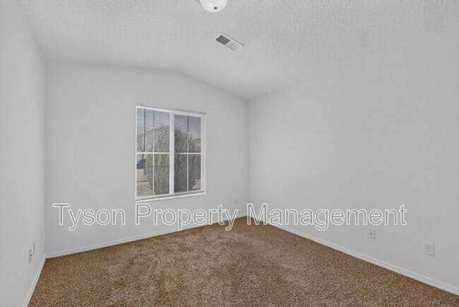 Building Photo - 2824 Merlot Dr SW
