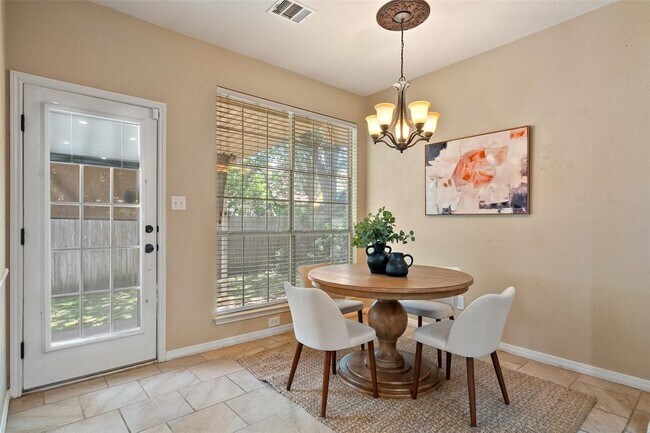 Building Photo - 1502 Azalea Dr
