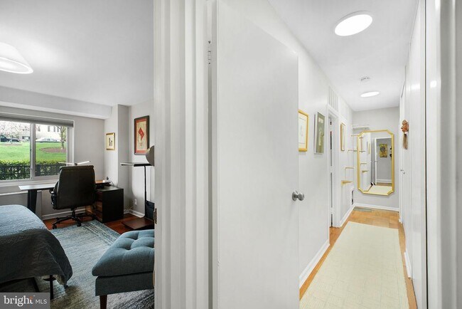 Building Photo - 4201 Cathedral Ave NW