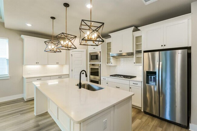 Building Photo - 256 Victoria Peak Lp