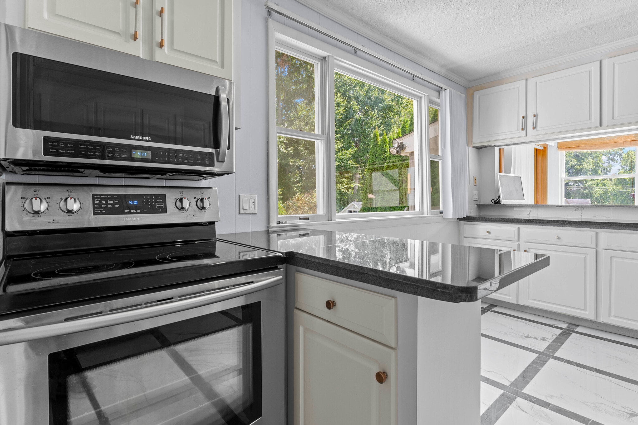 Building Photo - 210 Raymond Rd