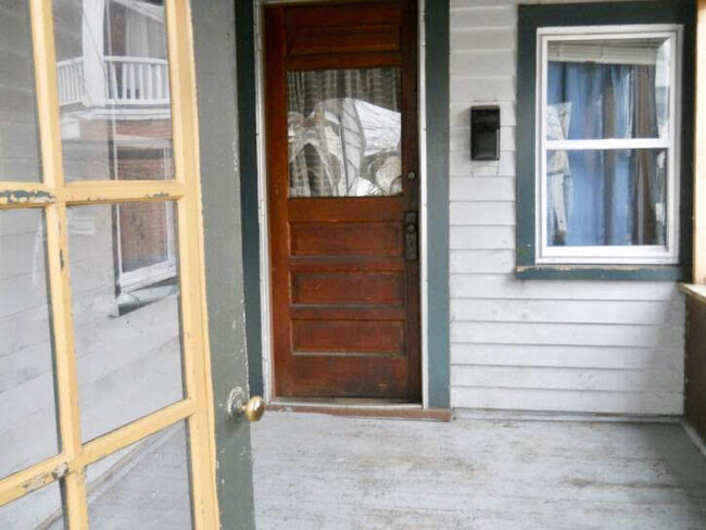 Enclosed Porch - 127 N Winooski Ave