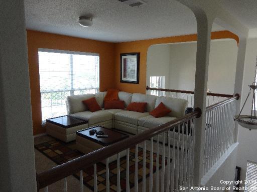 Building Photo - Spacious 3/2.5 in Cibolo