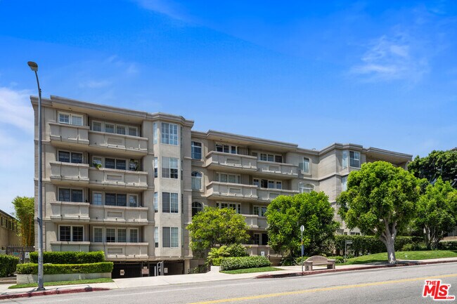 Building Photo - 575 S Barrington Ave