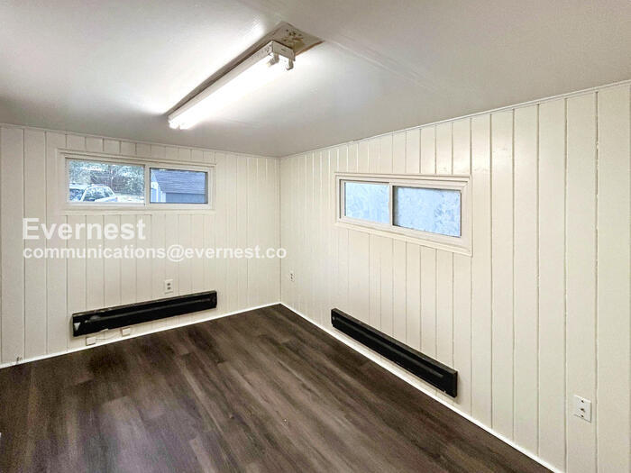 Building Photo - 110 1/2 W Cheyenne Rd