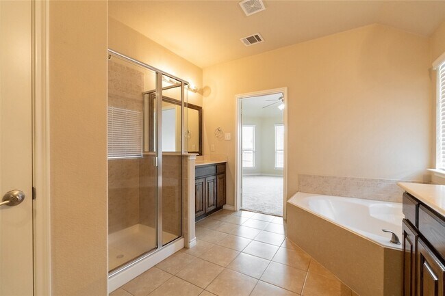 Building Photo - 1112 Hiddencreek Dr