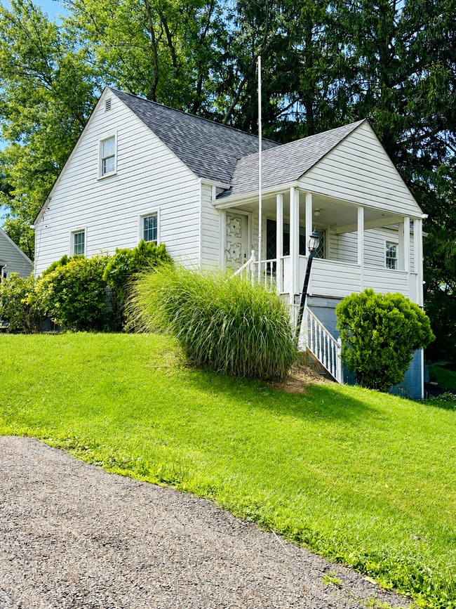 Building Photo - Cute Cape Cod in South Park