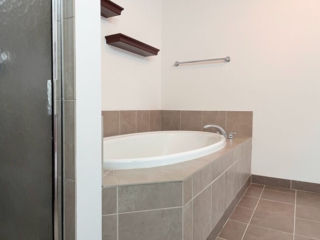 Building Photo - 210 Ellicott St