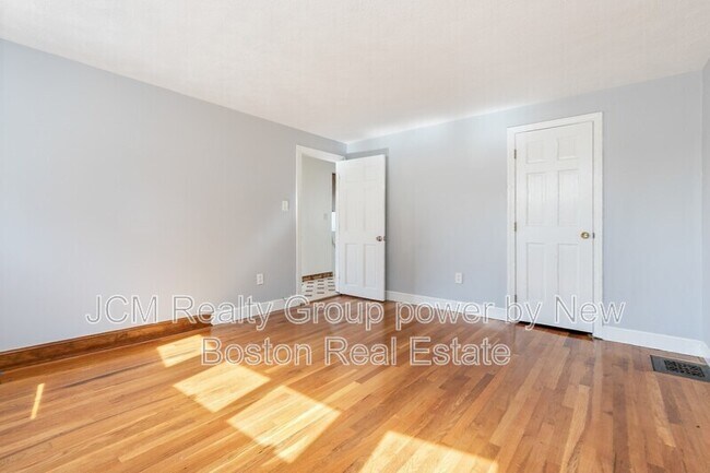 Building Photo - 18 Bailey St