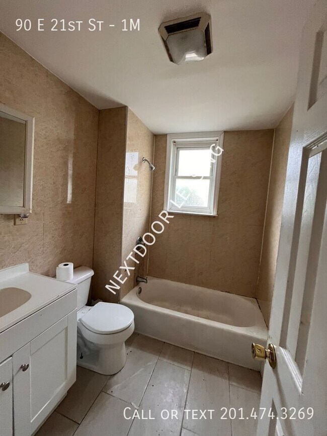 Building Photo - 90 E 21st St