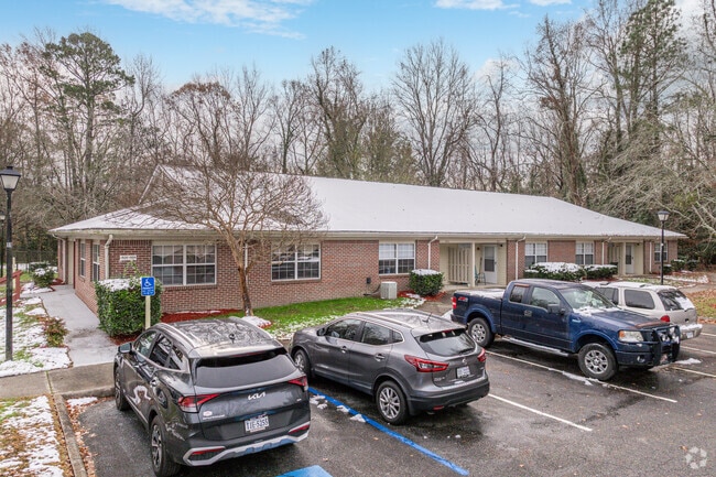 Building Photo - Covenant Place