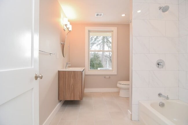 Building Photo - 27 Fenway Dr