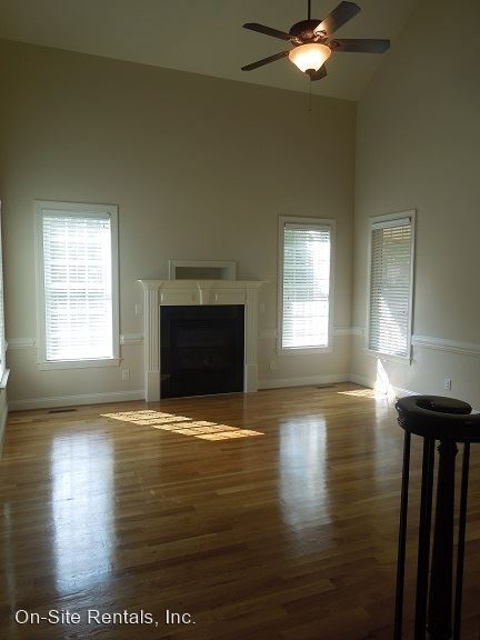 Building Photo - 5 br, 3.5 bath House - 11 Racquet Court