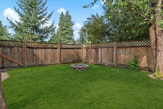 Building Photo - Invited, renovated 4-bdrm, 2-bath Tualatin home—Fenced yard, corner lot, great location