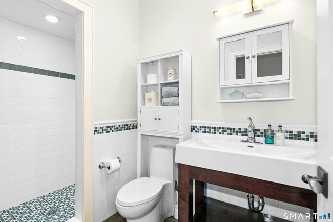 Building Photo - 9 Dancing Bear Rd