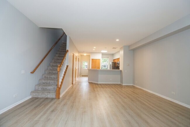 Building Photo - 2943 Stonewater Dr