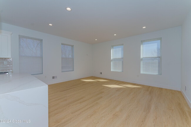 Building Photo - 1133 Loudon Rd