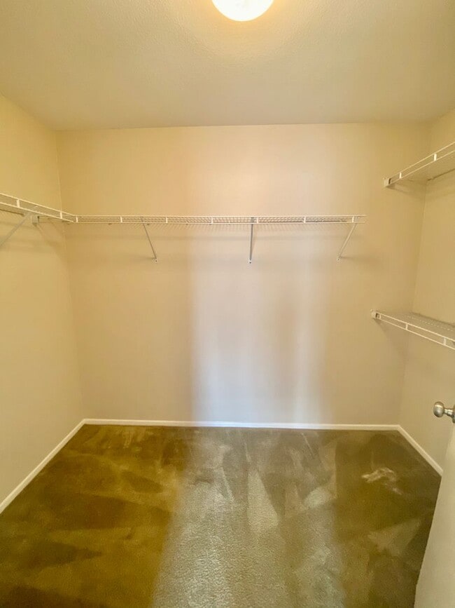 Building Photo - Oxnard- Spacious 3 bedroom in Westwind Com...
