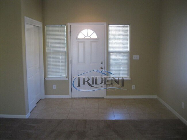 Building Photo - 406 Hetherington Cir