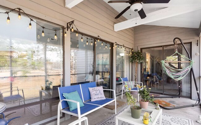 Building Photo - 728 Azalea Dr