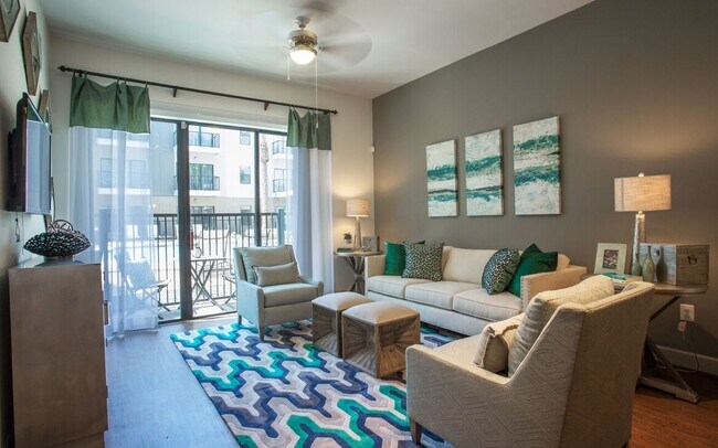 Building Photo - Boutique Living with Modern Comfort!