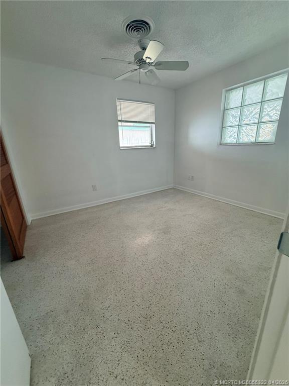 Building Photo - 33 SE Sailfish Ln