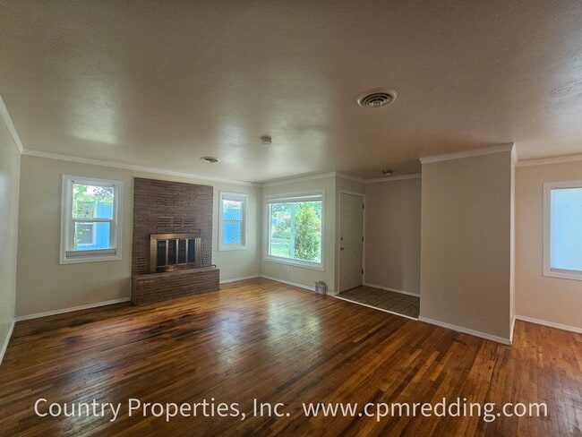 Building Photo - 4-Bedroom in the Garden Tract with Shop & ...