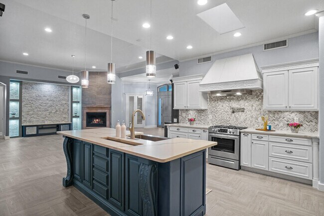 Building Photo - 6464 Snowheights Ct