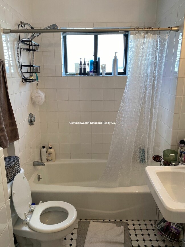 Building Photo - 76 Quint Ave