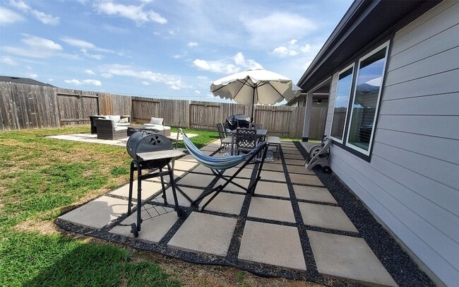 Building Photo - 3839 Sparkman Ln