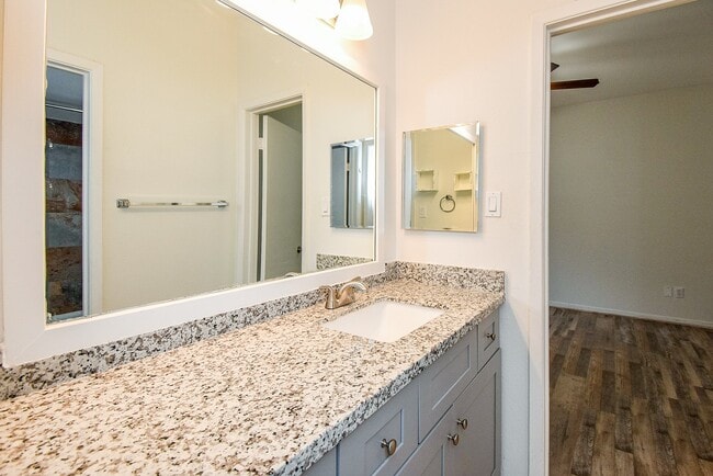 Building Photo - 2626 Holly Hall St
