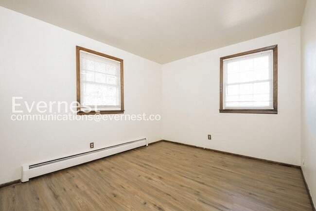 Building Photo - 4 Bed, 2.5 Bath Home with Garage / Available Soon!